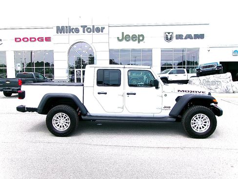 Used 2025 Jeep Gladiator Mojave w/ Safety Group AWD/4WD image 6