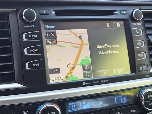 Used 2017 Toyota Highlander SE AWD/4WD image 14