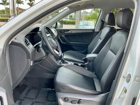 Used 2023 Volkswagen Tiguan SE image 8
