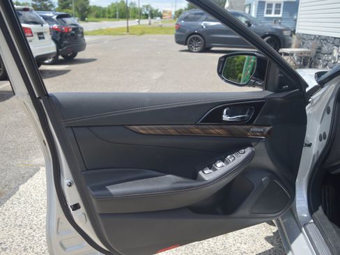 Used 2017 Nissan Maxima Platinum FWD image 24