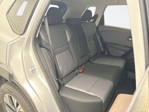 Used 2023 Nissan Rogue SV AWD/4WD image 17