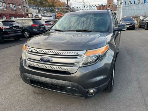 Used 2015 Ford Explorer XLT w/ Equipment Group 202A image 2