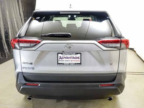 Certified 2022 Toyota RAV4 LE FWD image 5