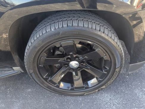 Used 2015 Cadillac Escalade Premium image 11