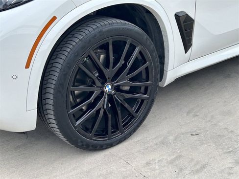 Used 2024 BMW X5 xDrive40i w/ M Sport Package image 9