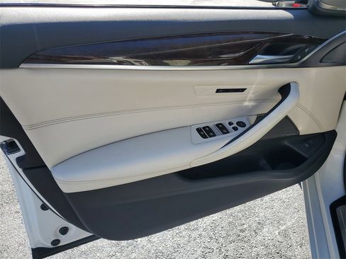 Used 2018 BMW 530i w/ Premium Package image 18