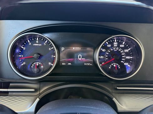 Used 2023 Kia Carnival LX image 11