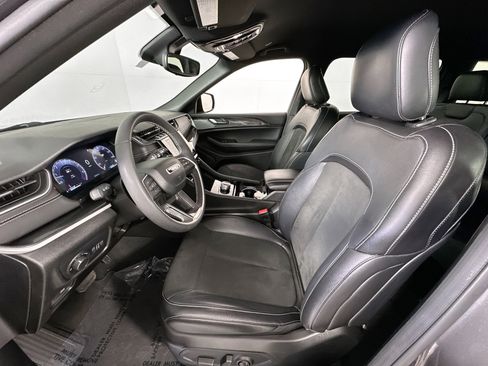 Used 2023 Jeep Grand Cherokee L Laredo image 20