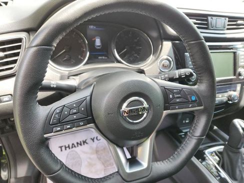 Used 2019 Nissan Rogue SV w/ Premium Package AWD/4WD image 11