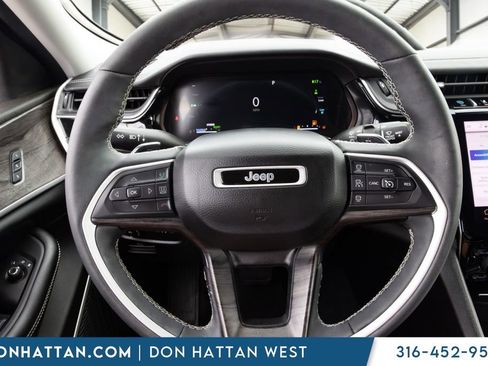 Used 2022 Jeep Grand Cherokee Limited 4xe w/ Luxury Tech Group II AWD/4WD image 5