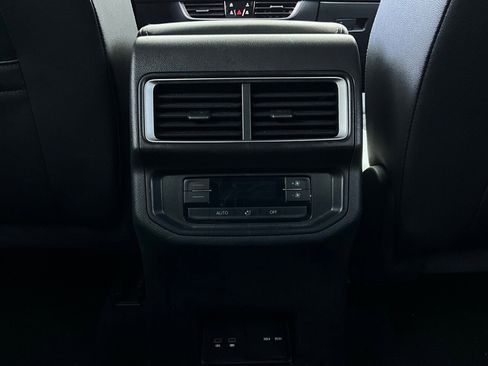 Used 2025 Volkswagen Atlas SE image 14