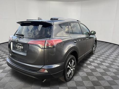 Used 2017 Toyota RAV4 LE FWD image 7