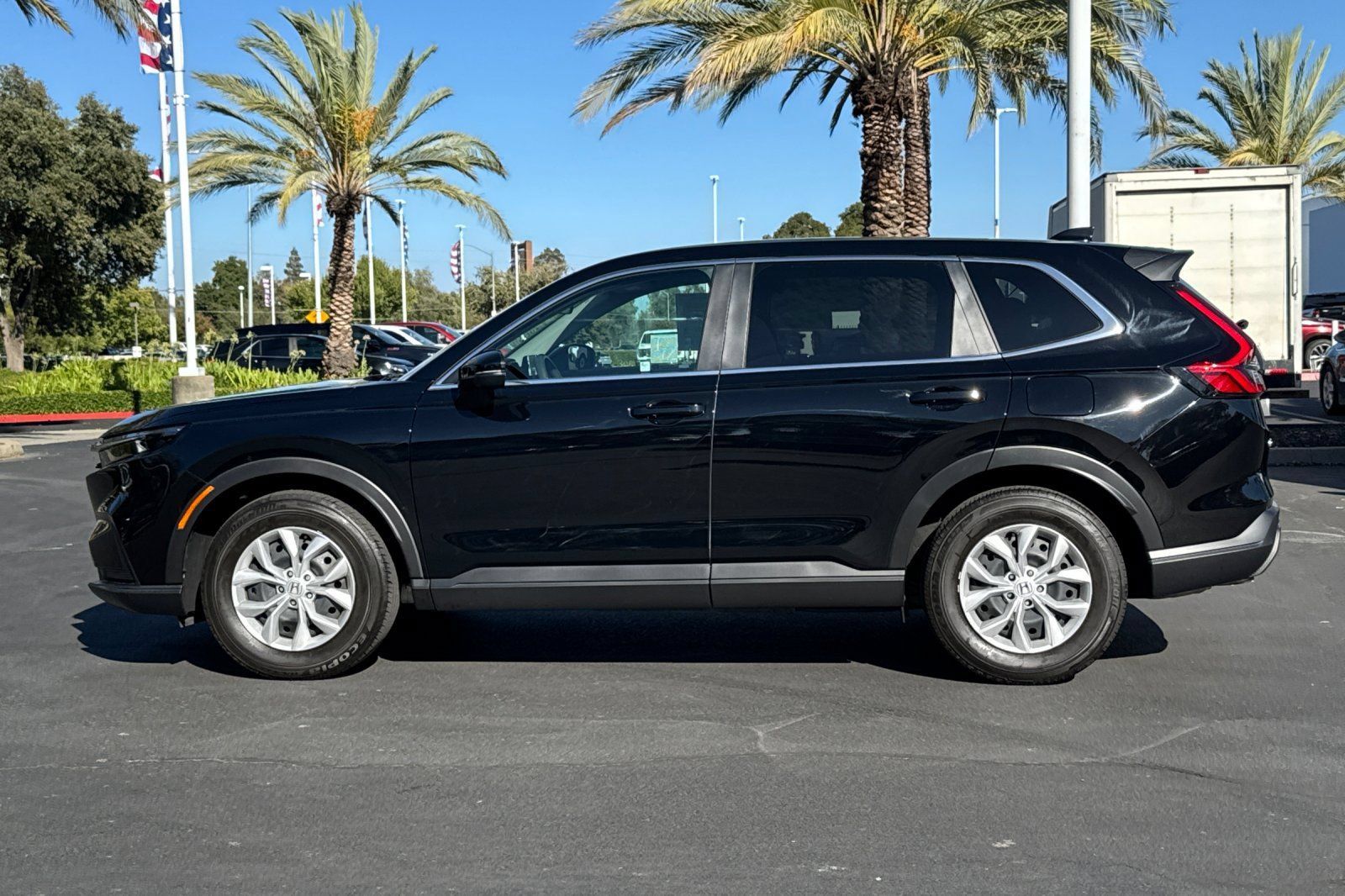 Used 2025 Honda CR-V LX image 6