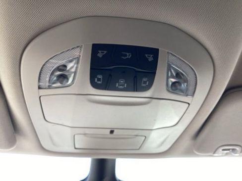 Used 2023 Chrysler Voyager LX FWD image 25