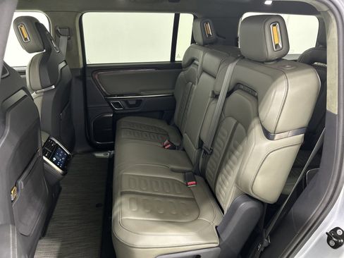 Used 2022 Rivian R1S Launch Edition image 21