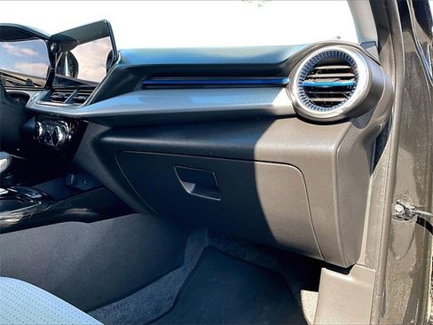 Used 2025 Chevrolet Trax LT w/ LT Convenience Package image 13