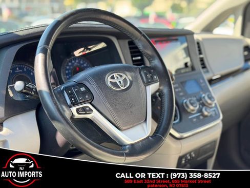 Used 2016 Toyota Sienna XLE Premium image 13