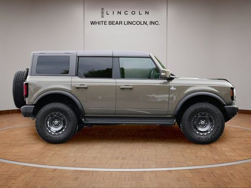 Used 2025 Ford Bronco Outer Banks w/ Sasquatch Package AWD/4WD image 11