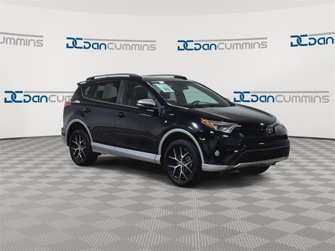 Used 2018 Toyota RAV4 SE image 2