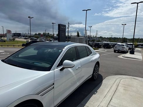 Used 2025 Genesis G90 3.5T AWD/4WD image 3