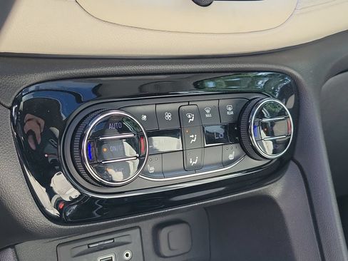 Used 2020 Buick Encore GX Select w/ Experience Buick Package FWD image 32