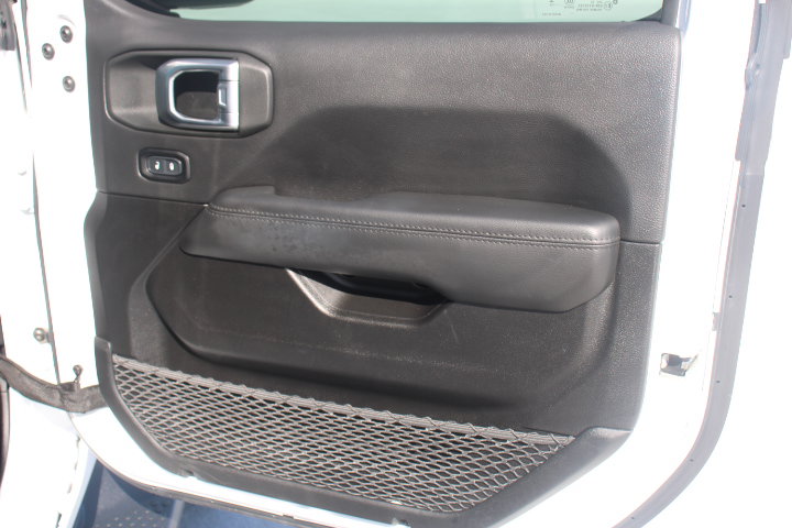 Used 2023 Jeep Wrangler Unlimited Sahara AWD/4WD image 19