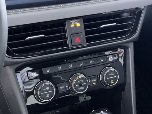 Used 2024 Volkswagen Taos SE image 19