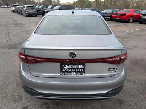 Used 2025 Volkswagen Jetta SE w/ Sunroof Package image 8