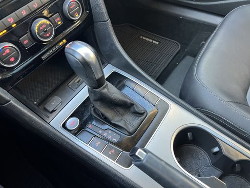 Certified 2022 Volkswagen Passat 2.0T image 25