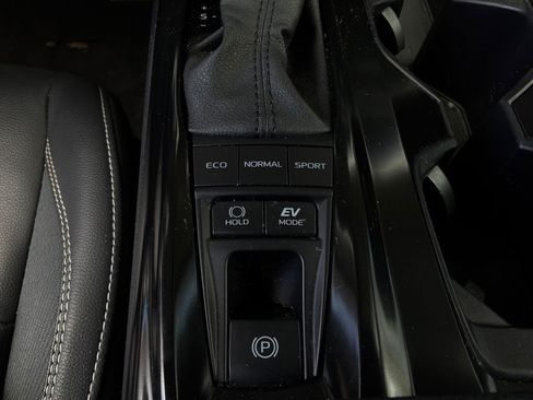 Used 2025 Toyota Camry SE FWD image 23