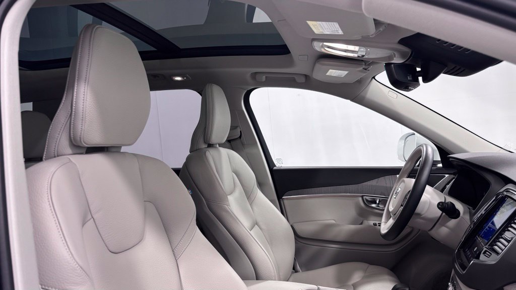 Certified 2025 Volvo XC90 T8 Plus w/ Protection Package Premier AWD/4WD image 19