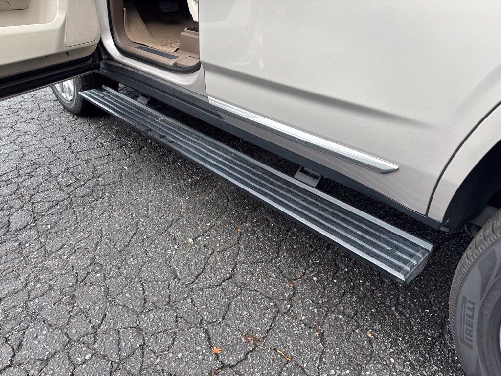 Used 2022 GMC Yukon Denali AWD/4WD image 25