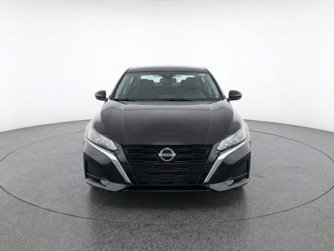 Used 2025 Nissan Altima 2.5 SV image 2