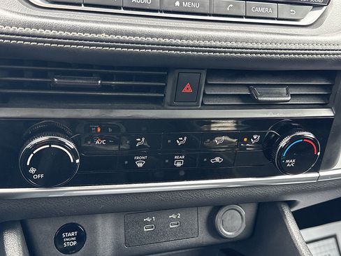 Used 2024 Nissan Rogue S image 15