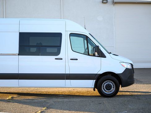 Used 2021 Mercedes-Benz Sprinter 3500 image 11