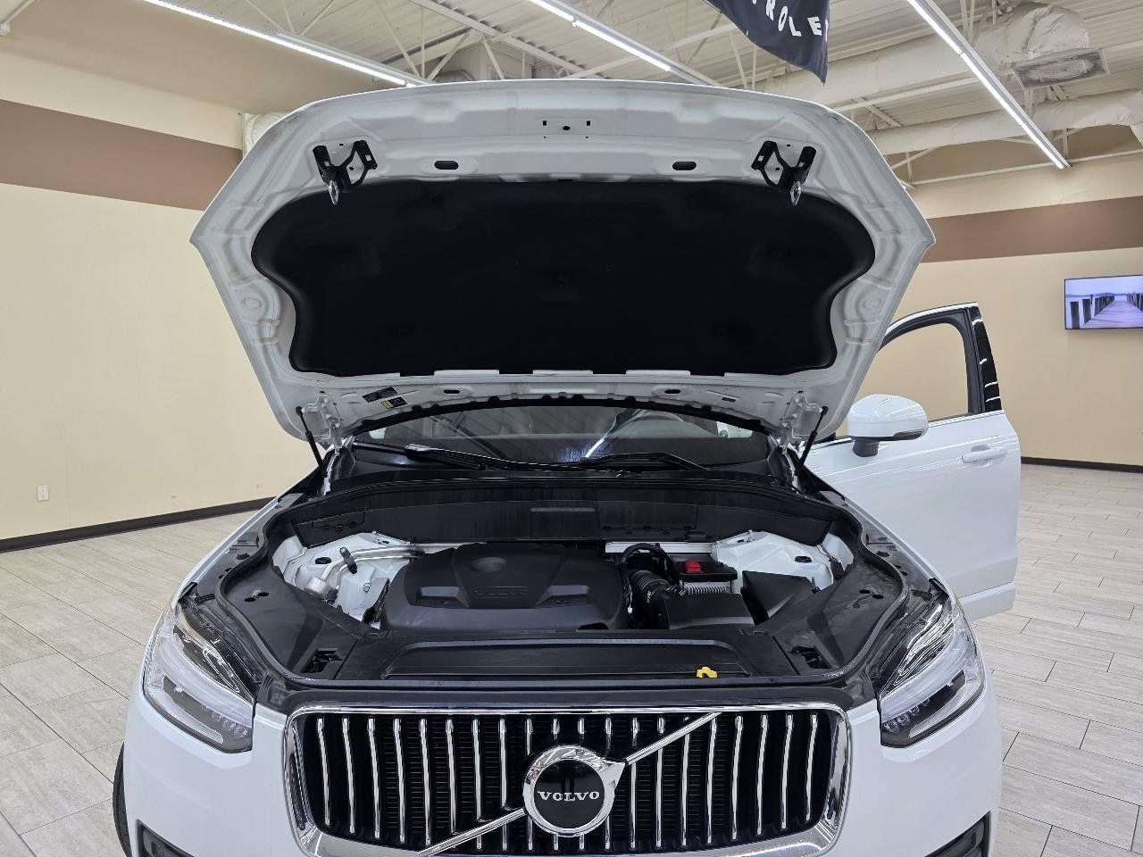 Used 2020 Volvo XC90 T6 Momentum AWD/4WD image 46