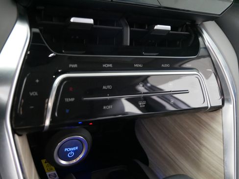 Used 2021 Toyota Venza XLE w/ Softex Package image 23