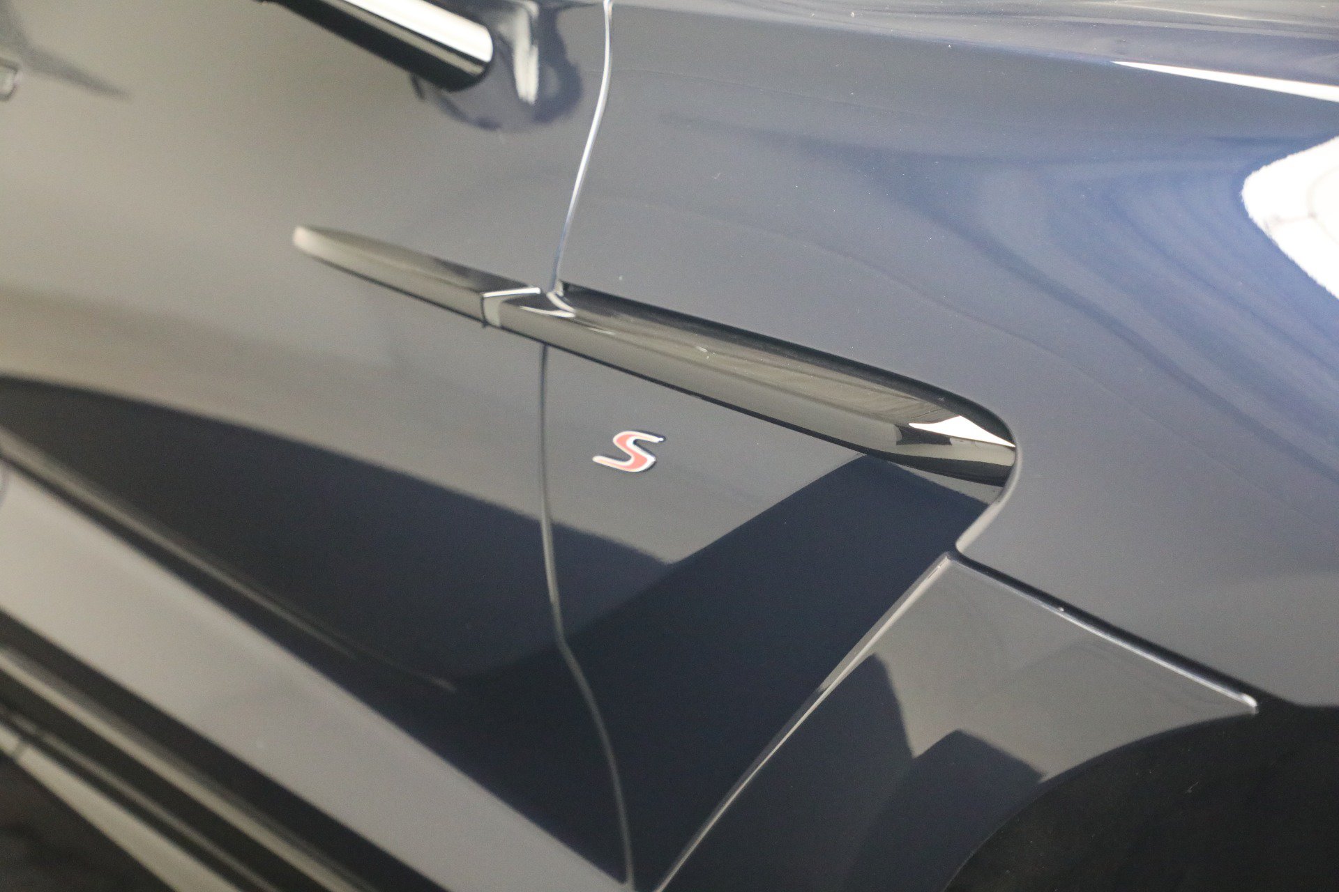 Used 2026 Aston Martin DBX S AWD/4WD image 30