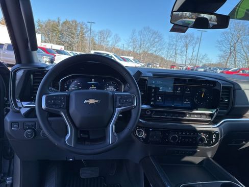 Used 2025 Chevrolet Silverado 2500 LT image 21