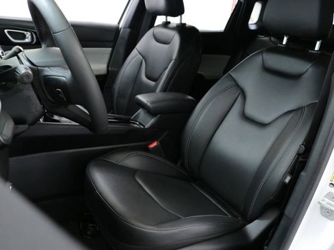 Used 2025 Jeep Compass Limited image 22