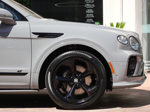 Used 2023 Bentley Bentayga AWD/4WD image 6