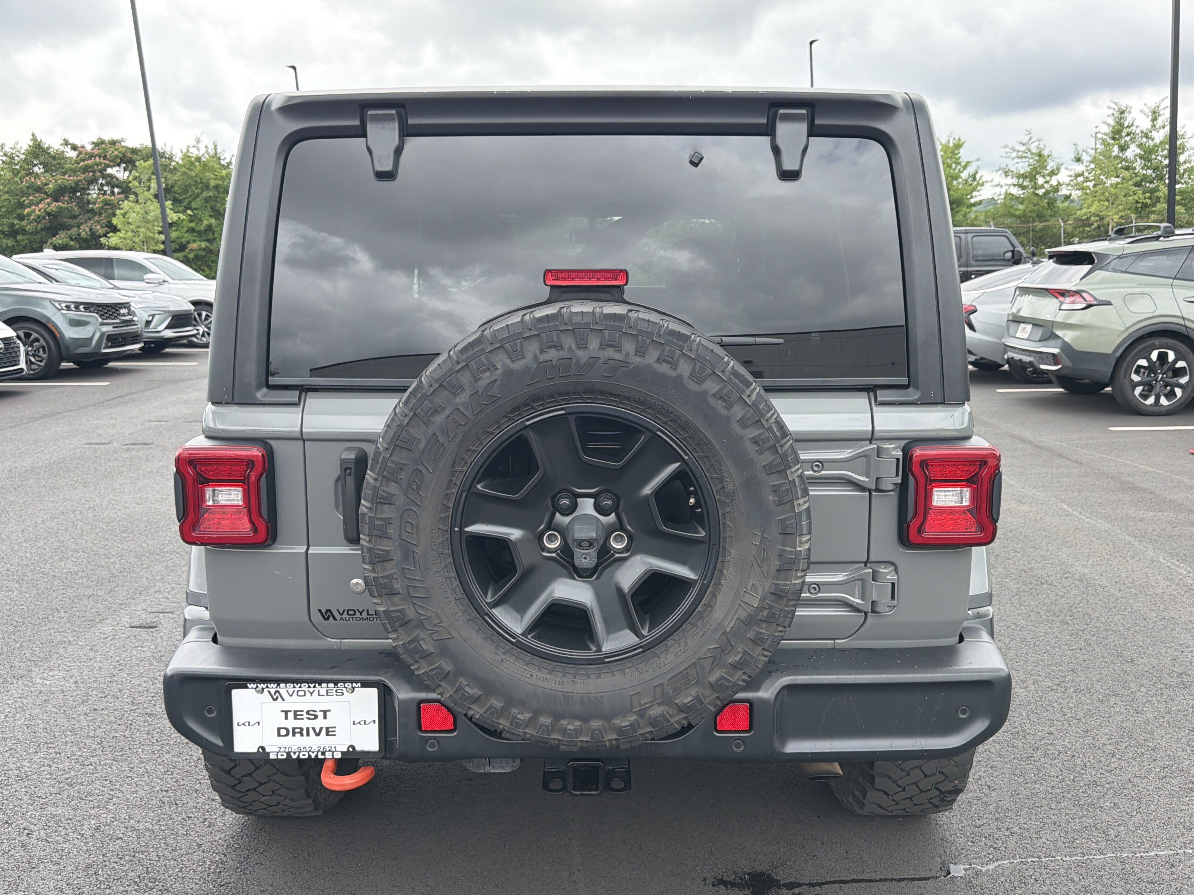 Used 2018 Jeep Wrangler Unlimited Sahara AWD/4WD image 6