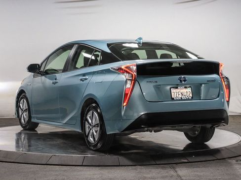 Certified 2017 Toyota Prius Two w/ Carpet Mat Package FWD image 2