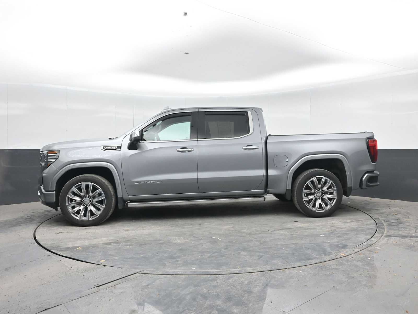 Used 2025 GMC Sierra 1500 Denali w/ Denali Reserve Package AWD/4WD image 4