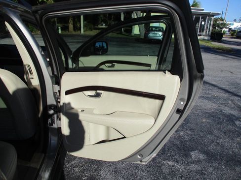 Used 2013 Volvo XC70 3.2 image 24