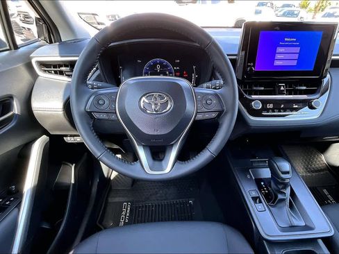 Certified 2026 Toyota Corolla Cross LE image 6