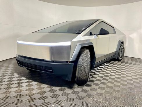 Used 2024 Tesla Cybertruck AWD Crew Cab image 10