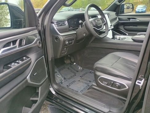 Certified 2024 Jeep Wagoneer Series II AWD/4WD image 23