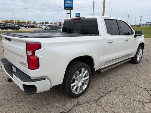 Used 2025 Chevrolet Silverado 1500 High Country w/ High Country Premium Package AWD/4WD image 3