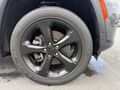 Used 2022 Jeep Grand Cherokee L Laredo image 24